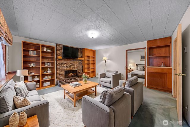 1834 NE Sumner Drive, Oak Harbor, WA 98277