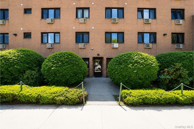 6236 59th Drive B2, Maspeth, NY 11378