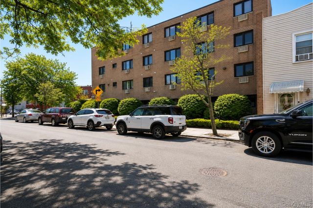 6236 59th Drive B2, Maspeth, NY 11378