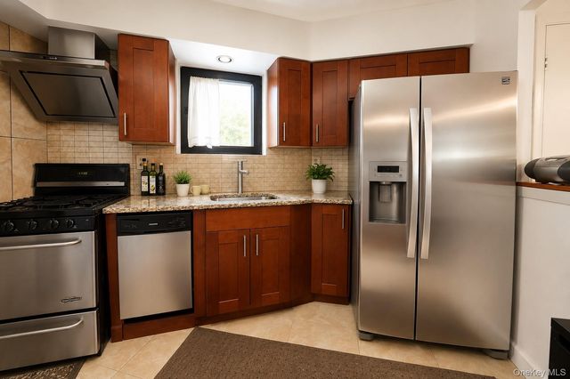 6236 59th Drive B2, Maspeth, NY 11378