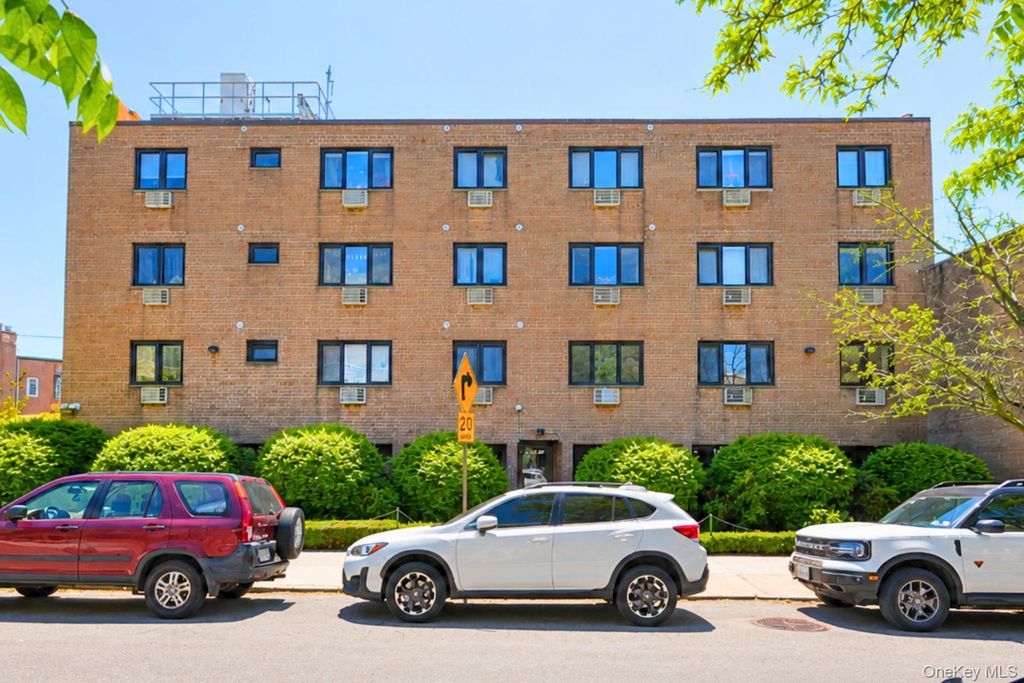 6236 59th Drive B2, Maspeth, NY 11378