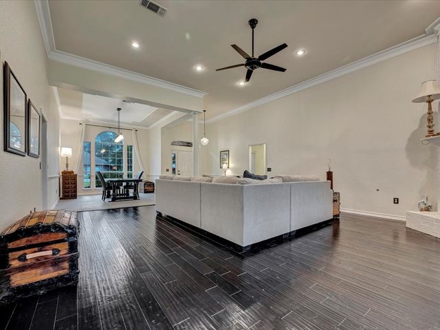 206 Cascade Court, Lufkin, TX 75901