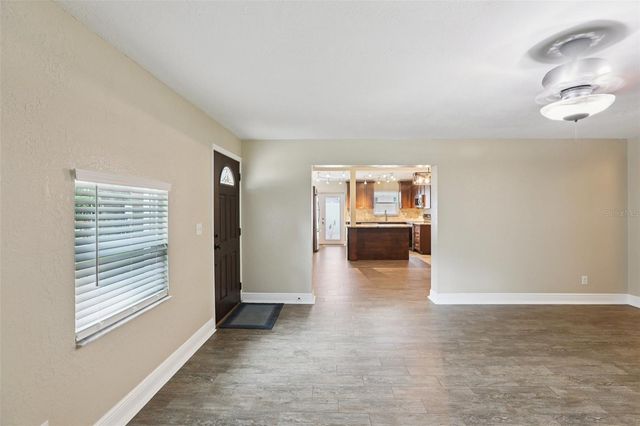 205 SE JEFFERSON CIRCLE N, St Petersburg, FL 33703