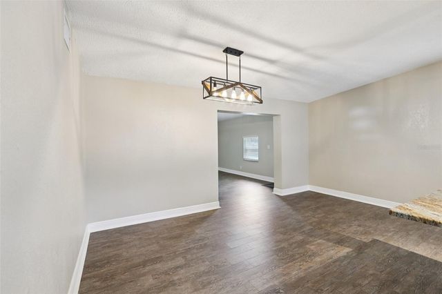 205 SE JEFFERSON CIRCLE N, St Petersburg, FL 33703