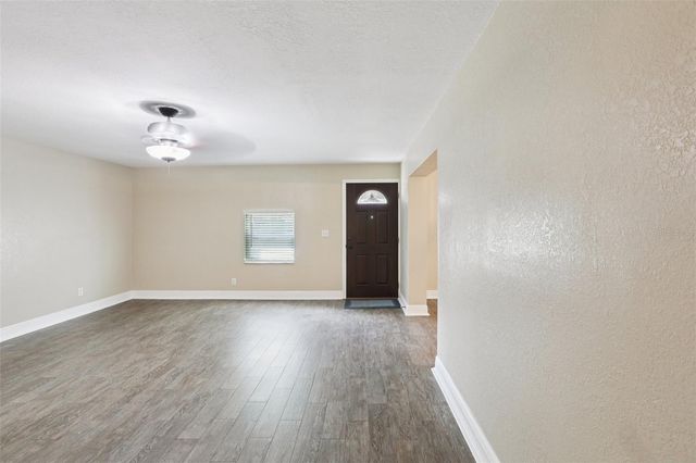 205 SE JEFFERSON CIRCLE N, St Petersburg, FL 33703