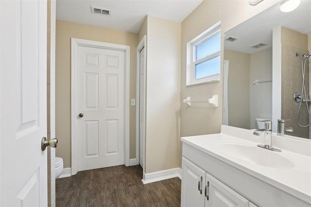 205 SE JEFFERSON CIRCLE N, St Petersburg, FL 33703