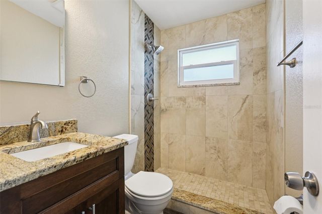 205 SE JEFFERSON CIRCLE N, St Petersburg, FL 33703