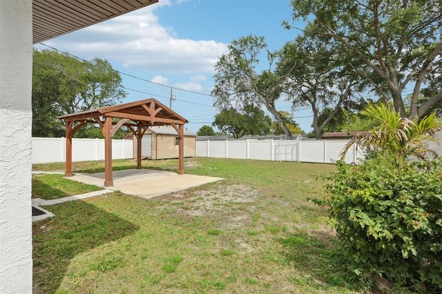 205 SE JEFFERSON CIRCLE N, St Petersburg, FL 33703