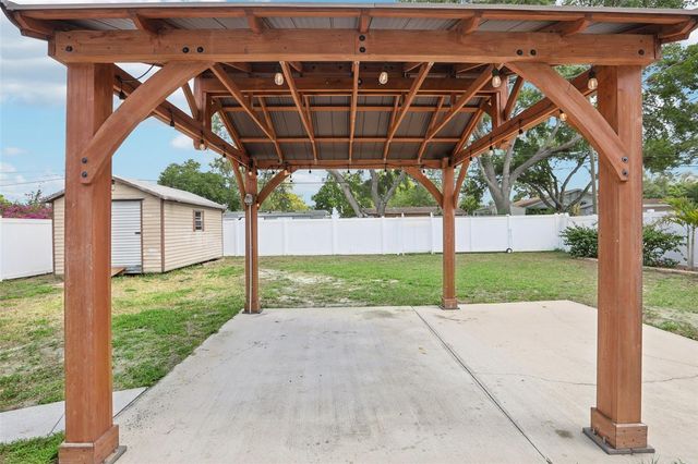 205 SE JEFFERSON CIRCLE N, St Petersburg, FL 33703