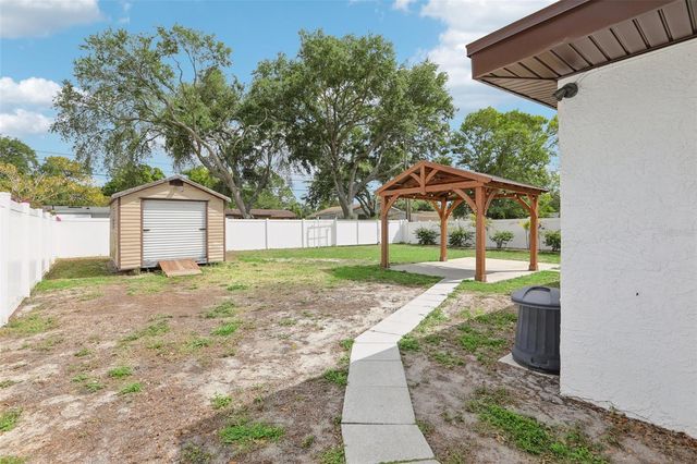 205 SE JEFFERSON CIRCLE N, St Petersburg, FL 33703