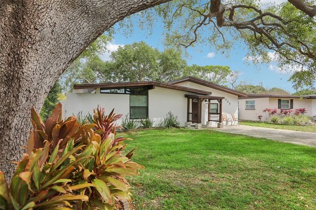 205 SE JEFFERSON CIRCLE N, St Petersburg, FL 33703