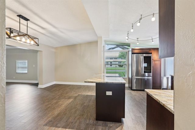 205 SE JEFFERSON CIRCLE N, St Petersburg, FL 33703