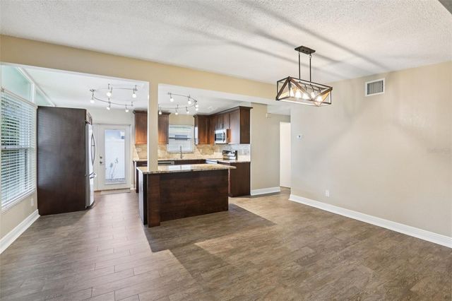 205 SE JEFFERSON CIRCLE N, St Petersburg, FL 33703