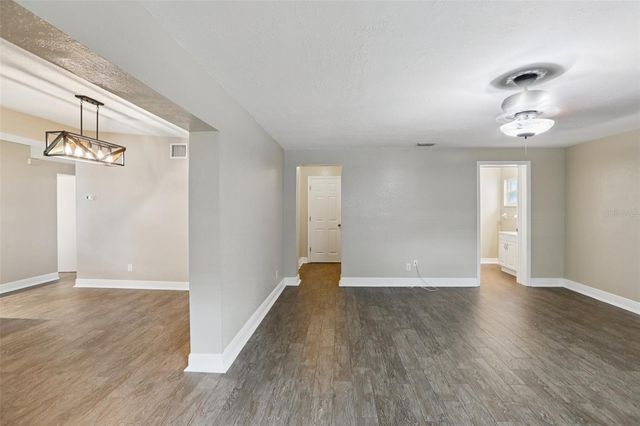 205 SE JEFFERSON CIRCLE N, St Petersburg, FL 33703