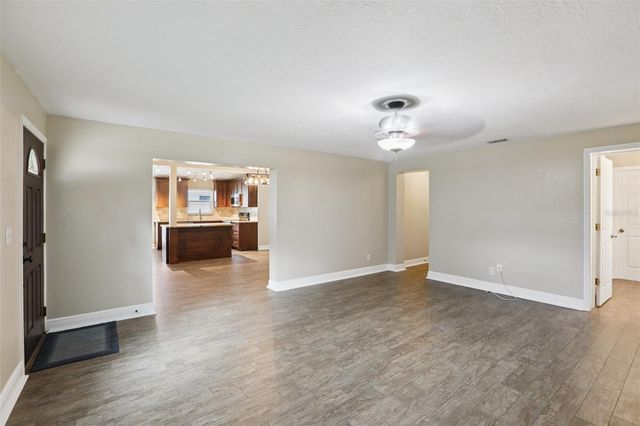 205 SE JEFFERSON CIRCLE N, St Petersburg, FL 33703