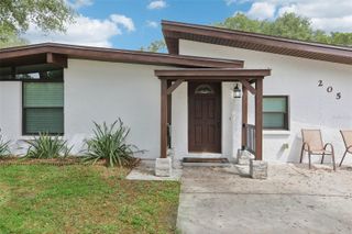 205 SE JEFFERSON CIRCLE N, St Petersburg, FL 33703