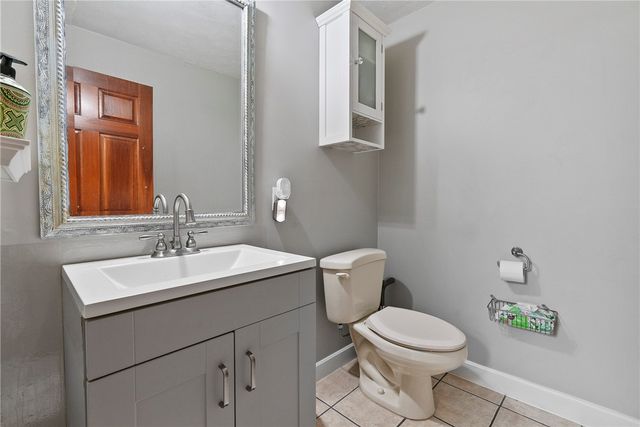 137 Pearce Road, Adams Twp, PA 16046