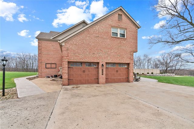 137 Pearce Road, Adams Twp, PA 16046