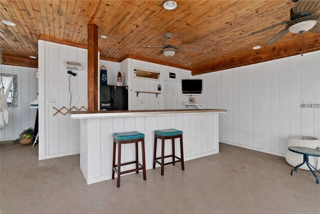 137 Pearce Road, Adams Twp, PA 16046