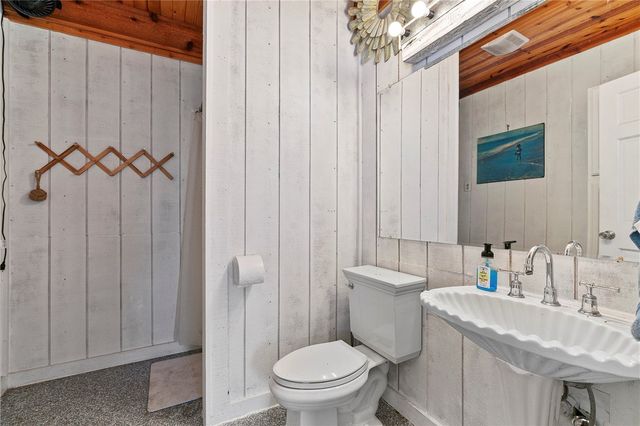 137 Pearce Road, Adams Twp, PA 16046