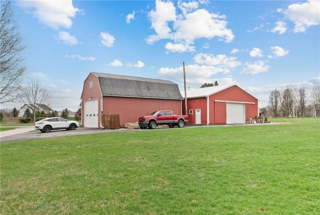 137 Pearce Road, Adams Twp, PA 16046
