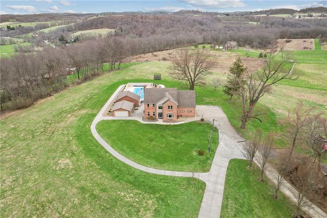 137 Pearce Road, Adams Twp, PA 16046