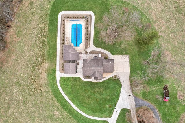 137 Pearce Road, Adams Twp, PA 16046