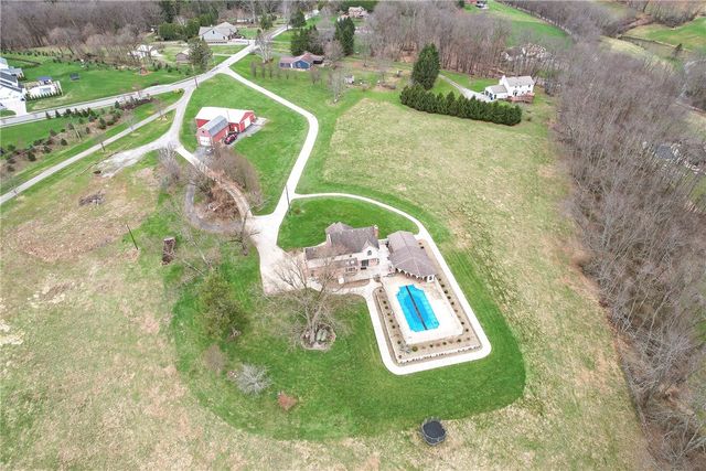 137 Pearce Road, Adams Twp, PA 16046