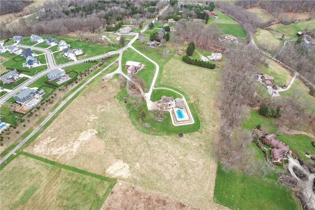 137 Pearce Road, Adams Twp, PA 16046