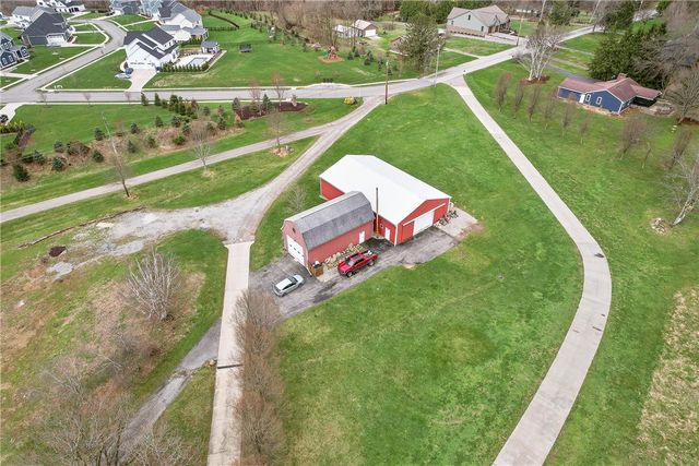 137 Pearce Road, Adams Twp, PA 16046