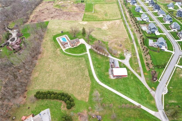 137 Pearce Road, Adams Twp, PA 16046