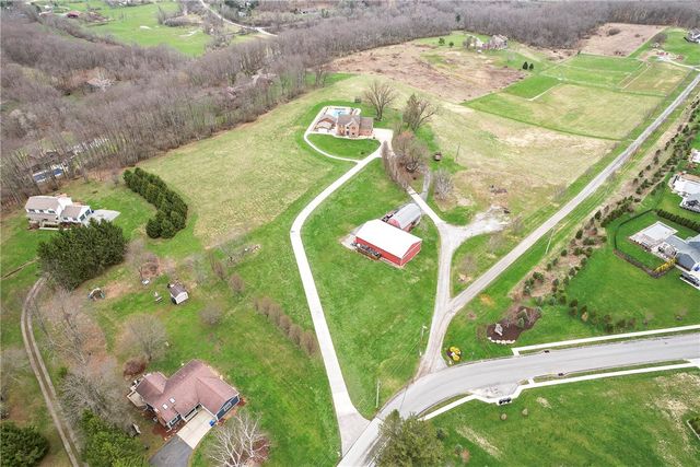 137 Pearce Road, Adams Twp, PA 16046