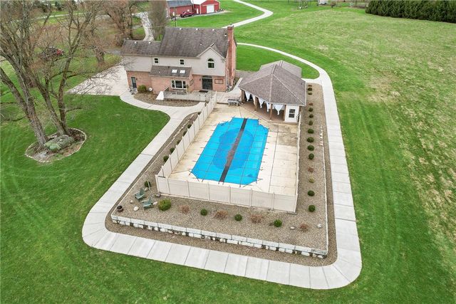 137 Pearce Road, Adams Twp, PA 16046