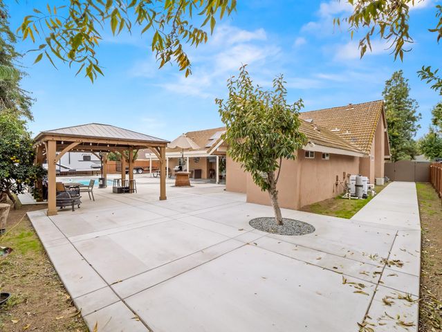 1691 S Bailey Avenue, Fresno, CA 93727
