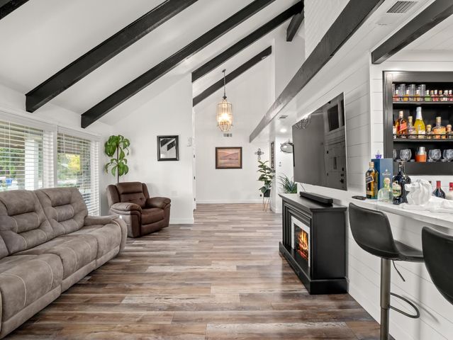 1691 S Bailey Avenue, Fresno, CA 93727