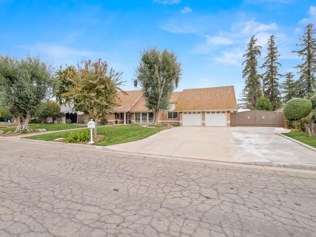 1691 S Bailey Avenue, Fresno, CA 93727