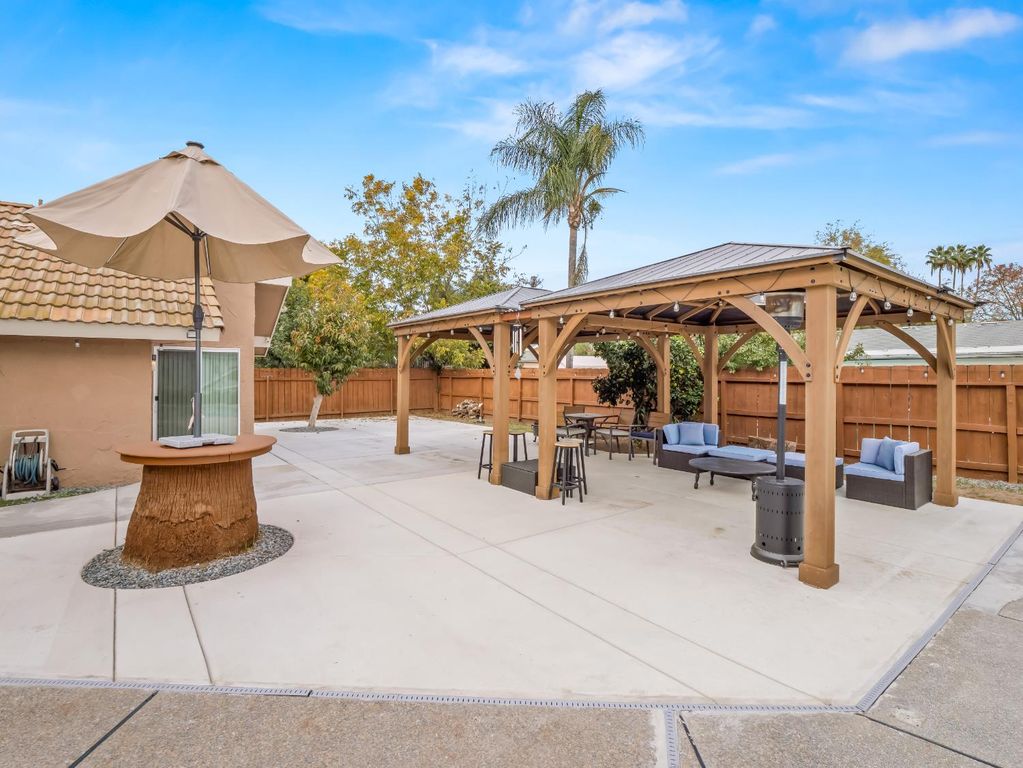 Image 10 of property listing at 1691 S Bailey Avenue, Fresno, CA 93727