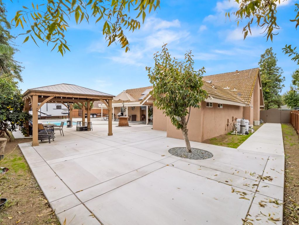 Image 11 of property listing at 1691 S Bailey Avenue, Fresno, CA 93727