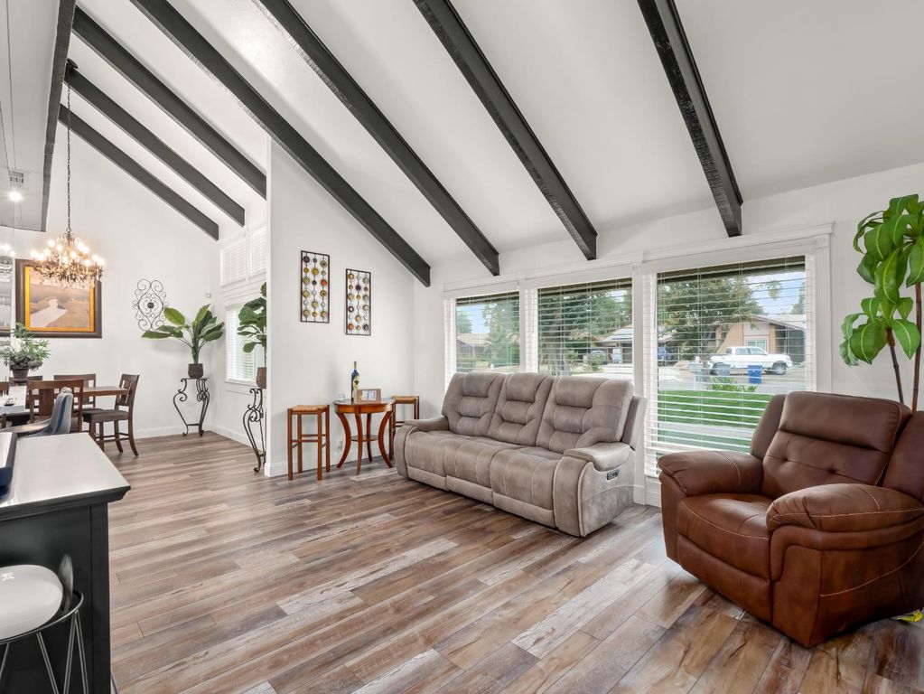 Image 13 of property listing at 1691 S Bailey Avenue, Fresno, CA 93727