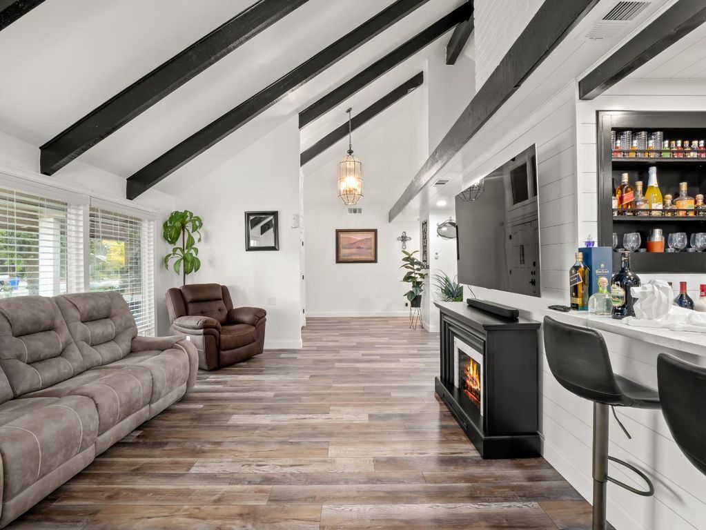 Image 15 of property listing at 1691 S Bailey Avenue, Fresno, CA 93727