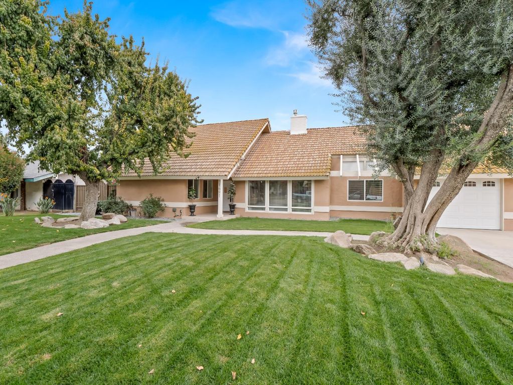 Image 2 of property listing at 1691 S Bailey Avenue, Fresno, CA 93727