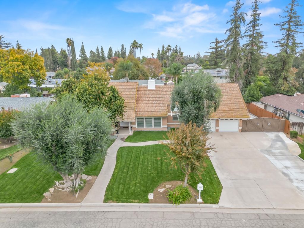 Image 3 of property listing at 1691 S Bailey Avenue, Fresno, CA 93727