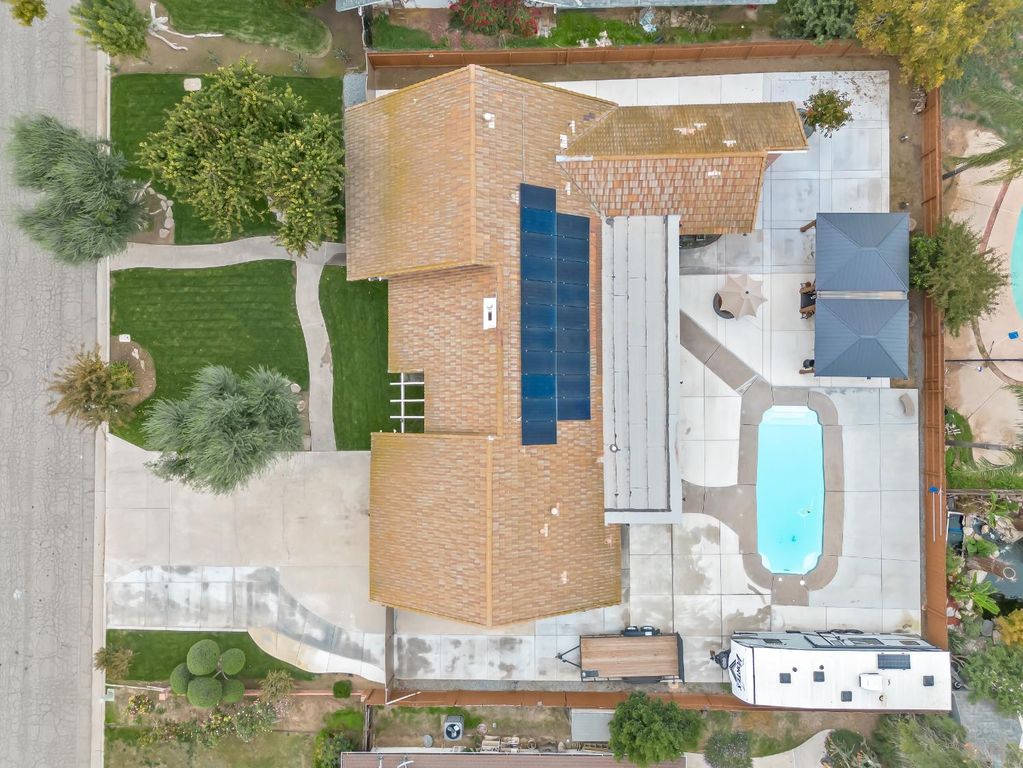Image 5 of property listing at 1691 S Bailey Avenue, Fresno, CA 93727