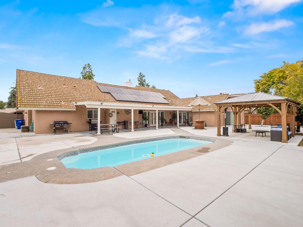 Image 7 of property listing at 1691 S Bailey Avenue, Fresno, CA 93727
