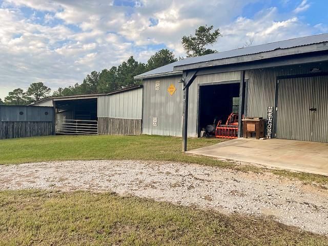 570 Four Notch Road, Huntsville, TX 77340