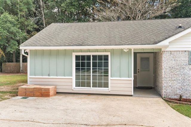 6970 Laverne Drive S, Mobile, AL 36618