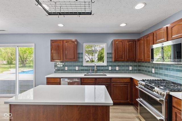 6446 Bonneville Drive, Indianapolis, IN 46237