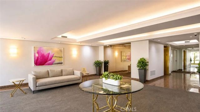 235 S Tower 108, Beverly Hills, CA 90211