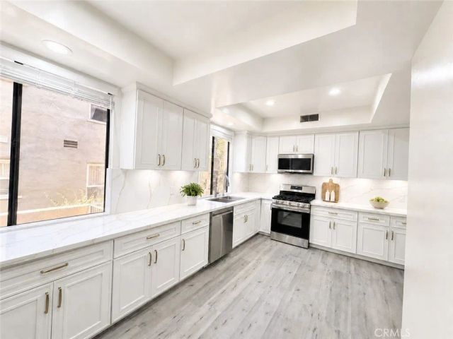 235 S Tower 108, Beverly Hills, CA 90211