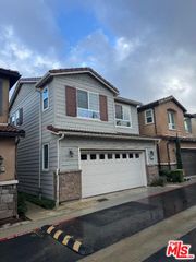 23212 W Canterbury Way, West Hills, CA 91307